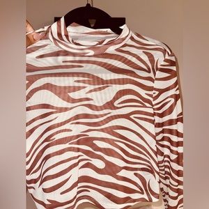 PrettyLittleThing Mesh Top Size Large - Very Stretchy Material